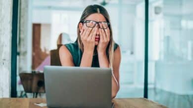 Veja por que você está se sentindo superestimulado e como encontrar alívio