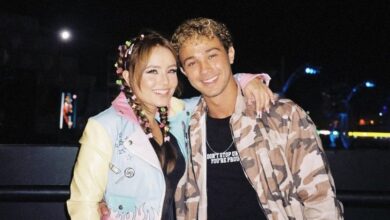 ≡ Vai dar casamento? Larissa Manoela e André Luiz Frambach aparecem com alianças no dedo 》 Her Beauty