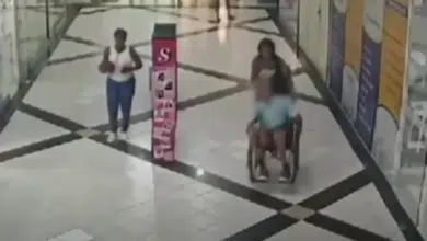 ≡ Caso da mulher que levou “tio” morto até o banco é notícia internacional.   》 Her Beauty